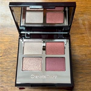 Charlotte Tilbury Eyeshadow Quad in the shade Walk of no shame.
